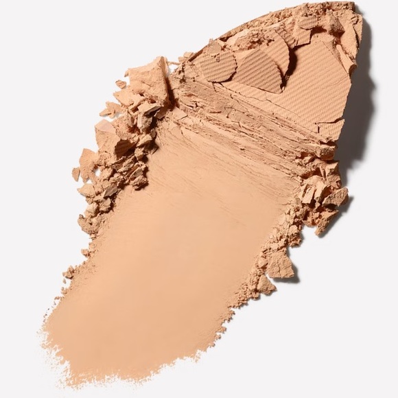 MAC C5.5 STUDIO FIX POWDER PLUS FOUNDATION-mid tone peach with peachy undertone - Picture 4 of 5